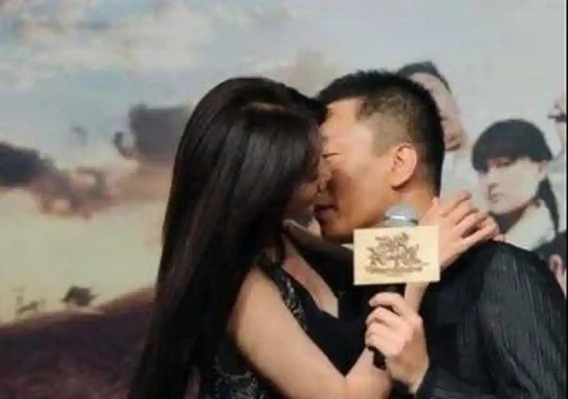 当年,孙红雷和李小冉两人拍吻戏,谁知,拍完后,孙红雷