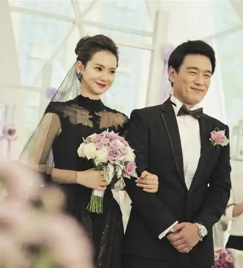 黑色婚纱代表对婚姻和爱情的极致忠诚《我是杜拉拉》中戚薇婚礼上一袭