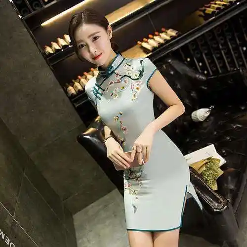 古色古香的旗袍美女,演绎柔情万千女人味,轻松穿出女神范!