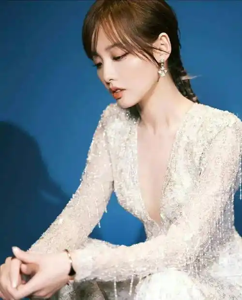 张嘉倪,婚后更美了!身材更温暖,穿搭更精致!_五官_眼睛_衣服