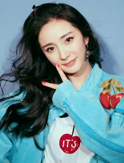 杨幂清新俏皮写真图片