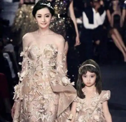 杨幂承认小糯米非亲生 小糯米照片曝光打破非亲生谣言