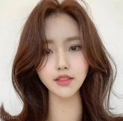 40岁女人新发型中长发,显得特别的年轻化