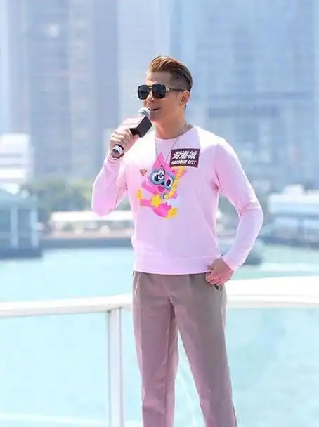 郭富城才是反油腻第一人不穿大叔装裤子短一截帅气不凡