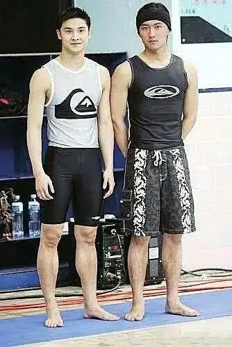 田亮还在跳水的时候身高168,当时25岁,现在百度身高171(医学奇迹?).