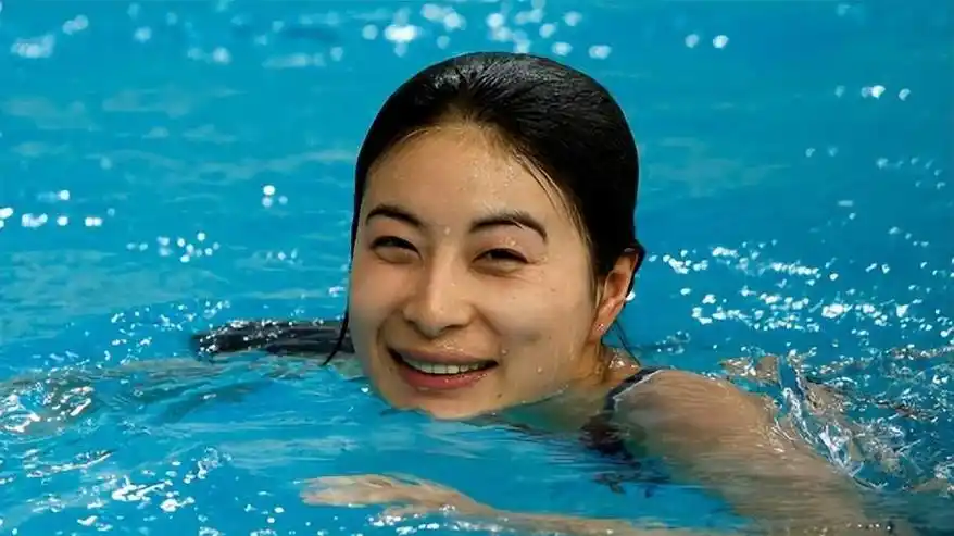 回顾郭晶晶赴日当裁判被日媒批评没素质本人淡定和老公逛街