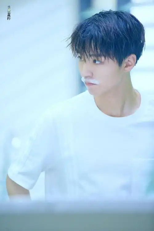 王俊凯帅气图片合集 清新阳光的少年