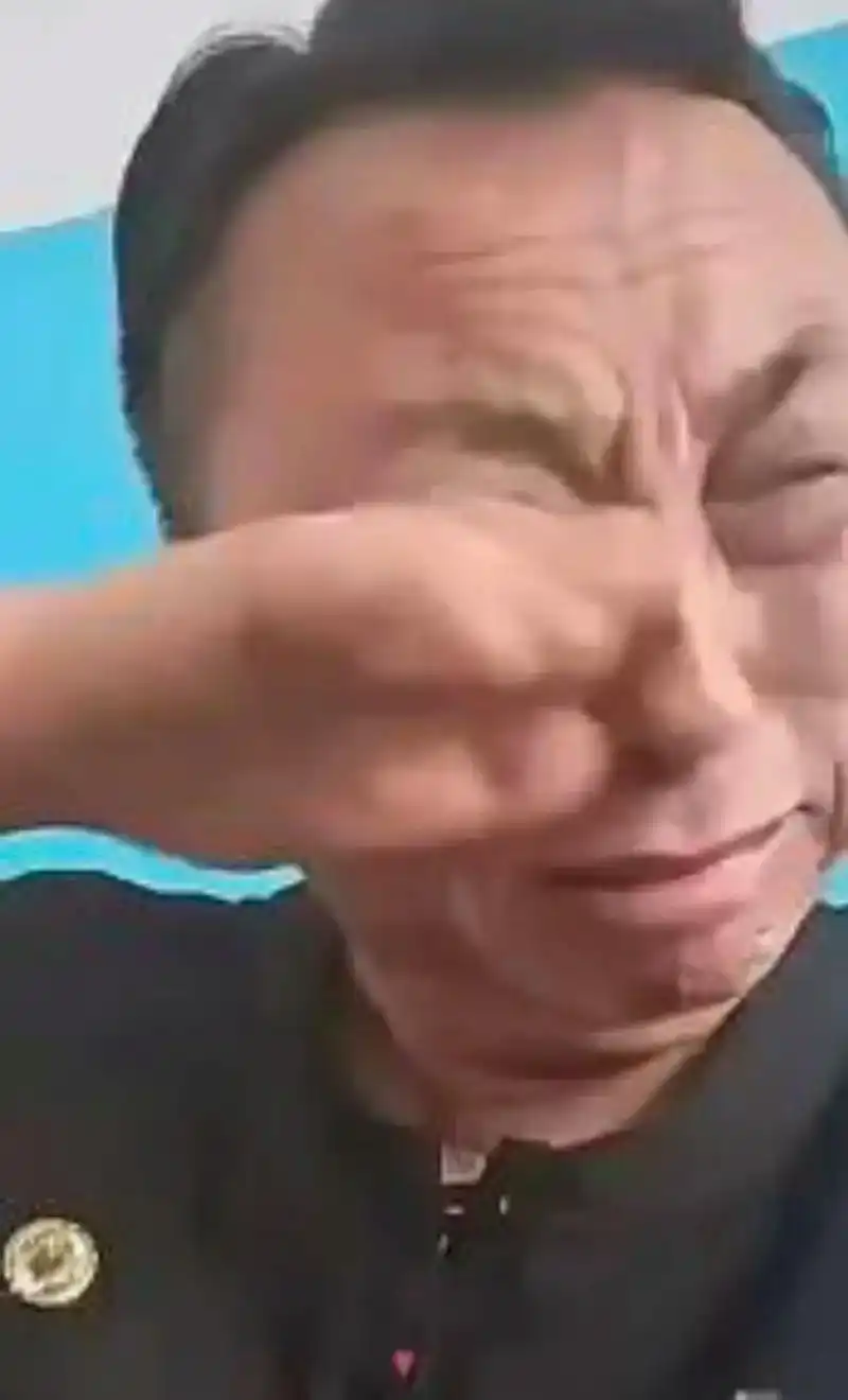 神鹰黑手哥表情包吃饭 - 抖音