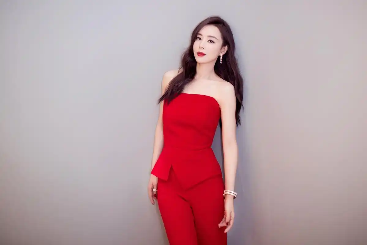 张静初红衣写真曝光