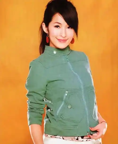 萧亚轩男朋友的年龄永远不变,但她的脸怎么一直在变_时期_眉毛_对比