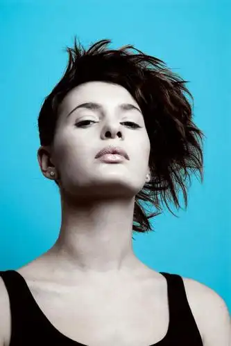 眼睛,嘴,脸颊,眉毛,睫毛,头发,一个人,竖图,室内,特写,白天,正面,欧洲