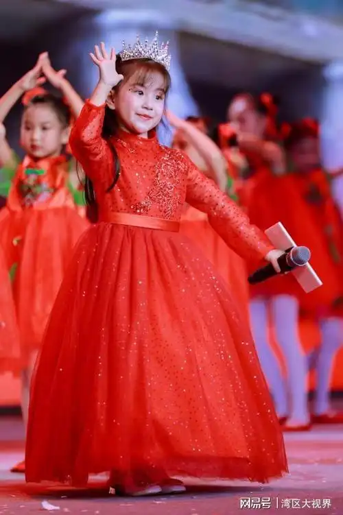 深圳童星张宇慧闪耀亮相第四届国际华人少儿电视春晚