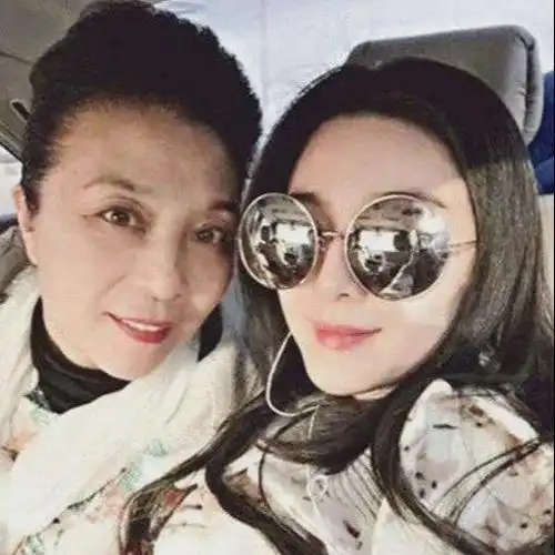 迪丽热巴的妈妈杨幂的妈妈杨颖的妈妈赤裸裸的差距