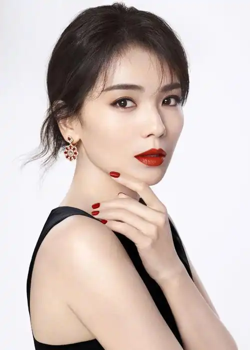 看起来就"很贵"的女人,都会有这7个"共性",装可装不出来