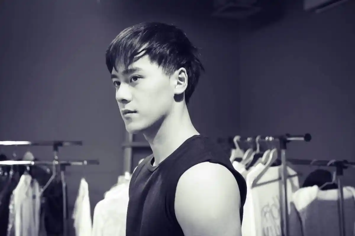 《同学两亿岁》开播在即 新人朱致灵诠释"学霸校草"