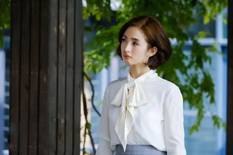 林依晨坚持梦想不畏母愿4月16日林依晨因坚持演艺梦想登上热搜她坦言