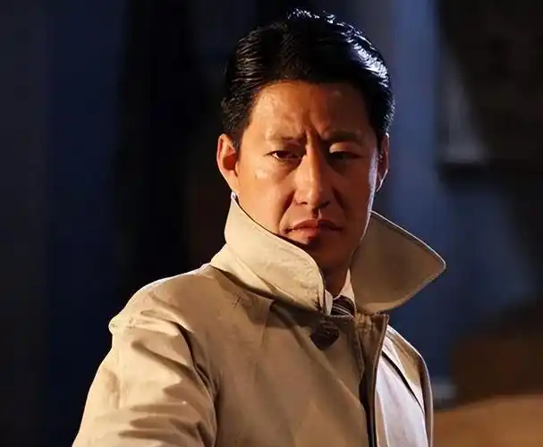 回顾于震二婚娶小13岁娇妻婚后连生三胎如今一家五口其乐融融