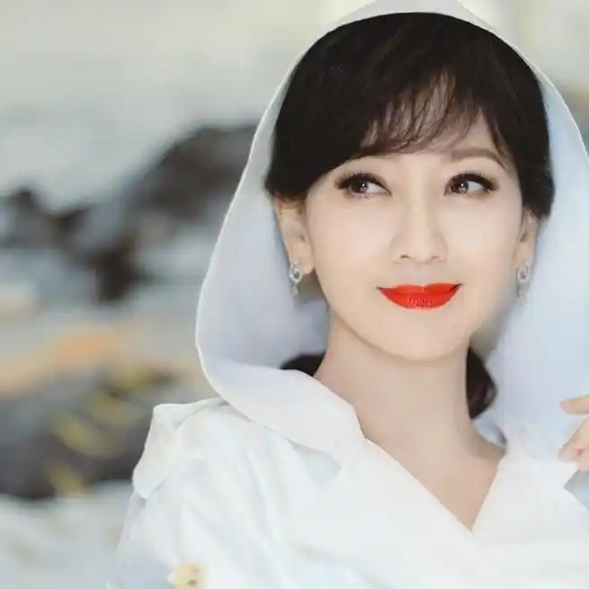 赵雅芝高贵气质写真图片17