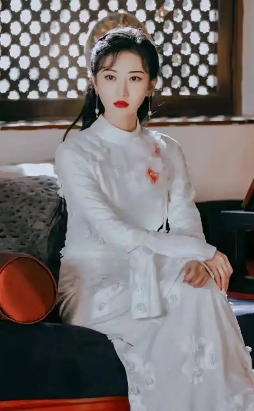 今天分享一波《司藤》的美照~来跟司藤一起学穿搭~_东宫_开花_精华