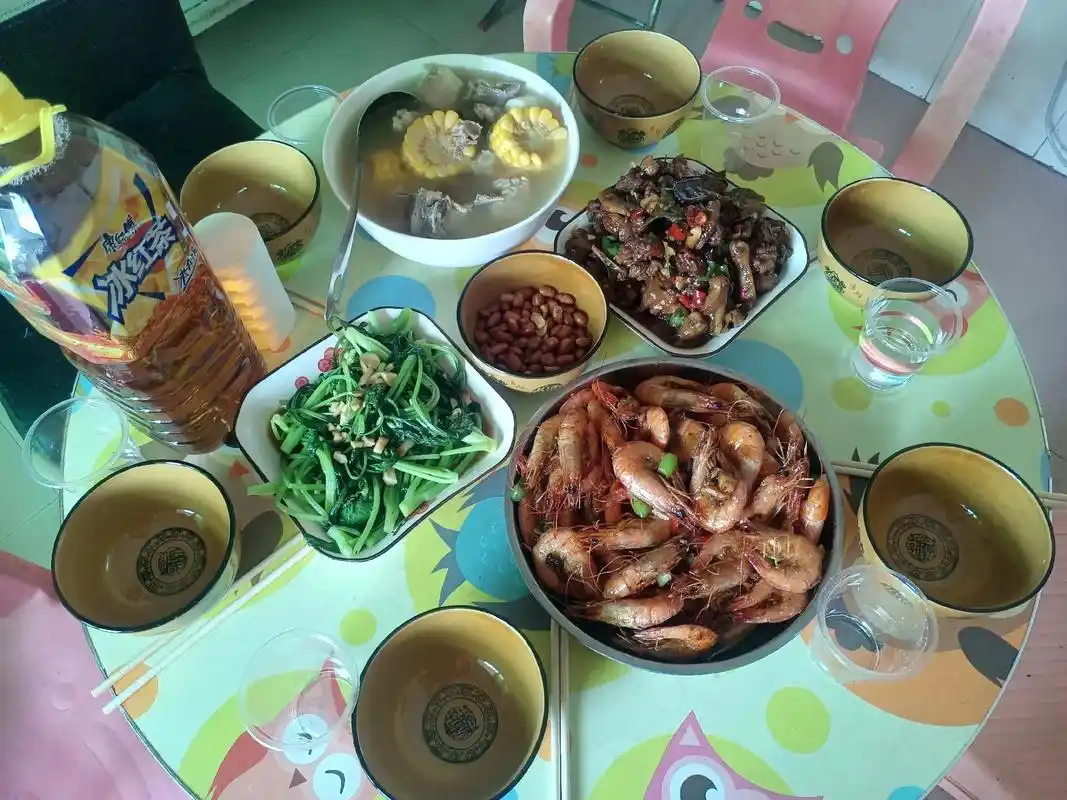 做好一桌菜你却用酒瓶把我头砸破,家暴有一次就有第二次我绝对不 - 抖