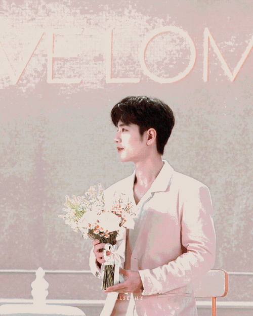 肖战##肖战evelom伊芙珑代言人