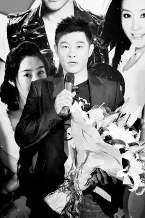 黄维德甩"牵手门"阴影 当众邀苗圃"裸泳"