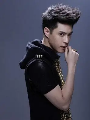 潮男长发飞机头发型 尽显另类时尚_男生发型_西子美发网