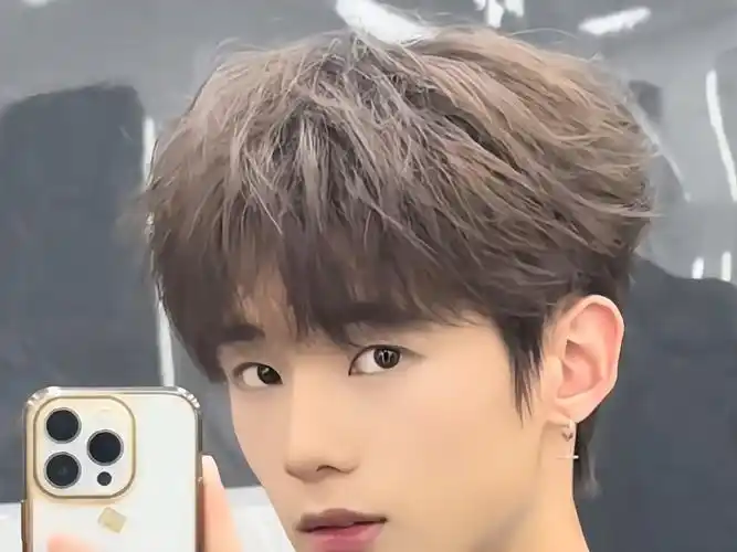 钢夹塑型烫 自然吹干即可#男生烫发发型推荐 #男士烫发 #钢夹塑型烫