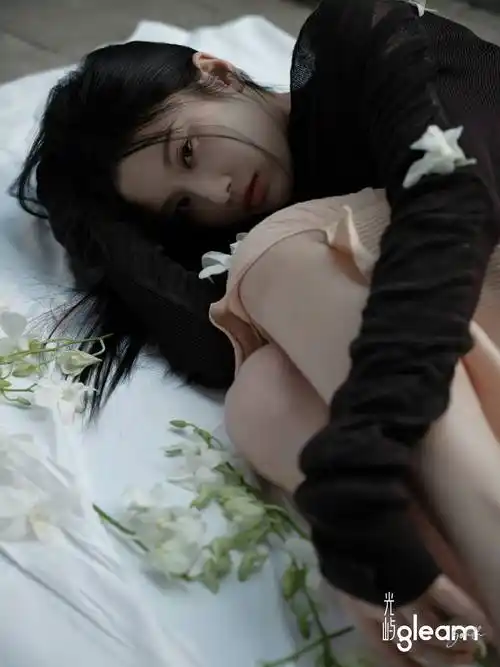 张慧雯春日杂志大片上线 首次尝试新中式风格_网友_时尚_时装