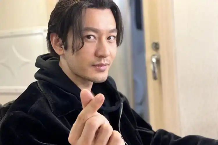 打开凤凰新闻,查看更多高清图片白露眉称自己向黄晓明求证过婚变一事