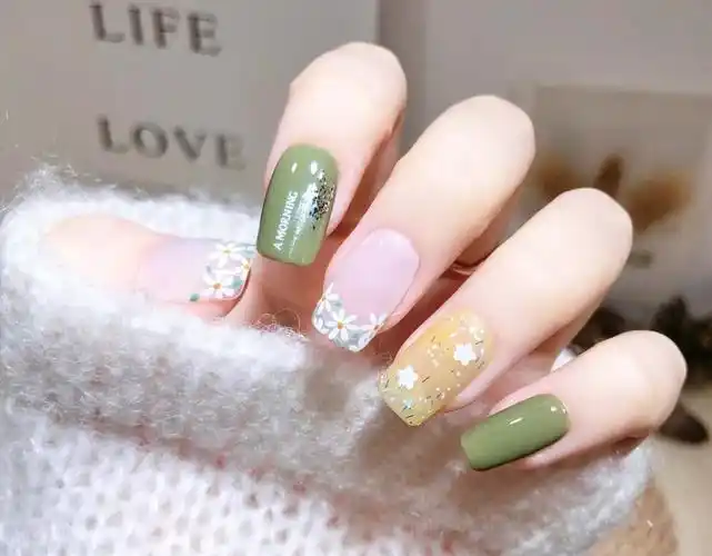 2021夏日清新小雏菊手绘美甲 【图】