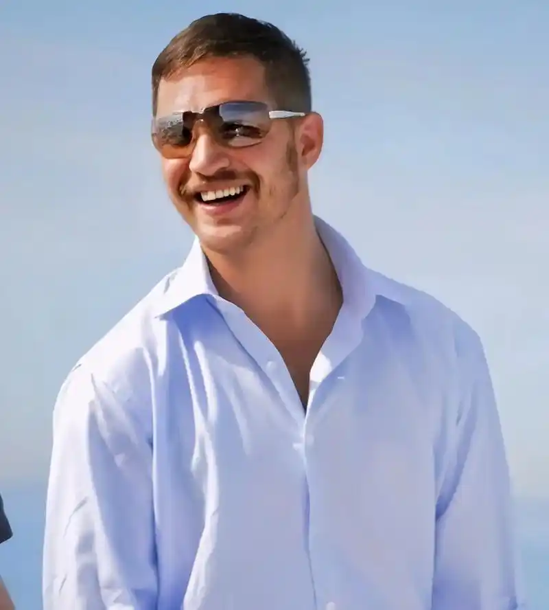 汤老湿带墨镜又酷又甜#汤姆哈迪 #tomhardy  - 抖音