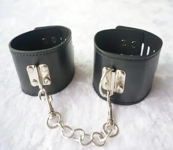 成人情趣用品皮革带锁脚铐宝贝玩具捆绑束缚一手货源厂