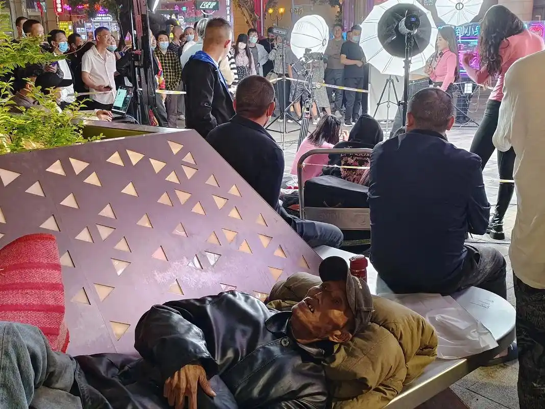 纪实摄影 #记录真实生活 #每一个瞬间都值得被记录 #手机 - 抖音