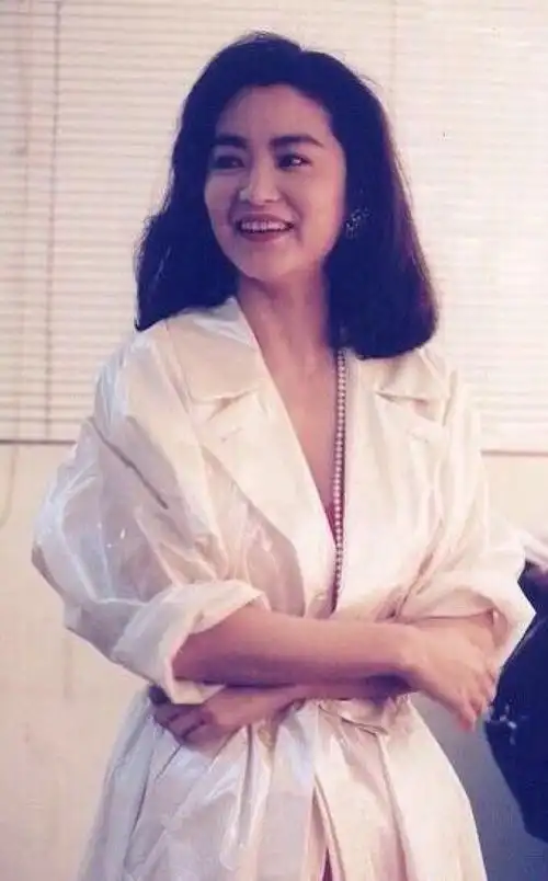 林青霞离婚,只因丈夫有新欢?网友:可以拿着钱去找秦汉!