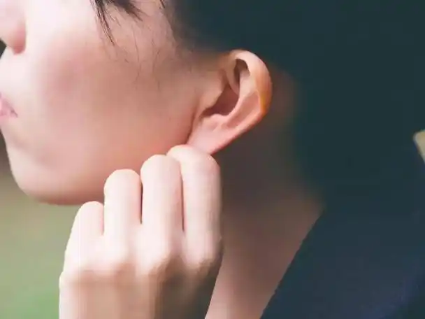 当然,即便不迷信,从审美角度出发,稍显丰满的耳垂,可以让耳朵形成