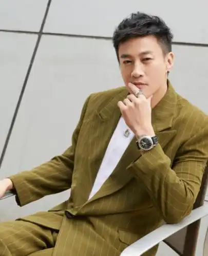 有一种"整容"叫何润东瘦了,45岁颜值回春,网友:还是那个吕布!