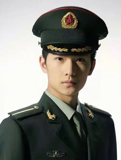 三大军艺校草,其中两个都发福了,颜值仍在的只有杨洋_沈腾_沙溢_师哥