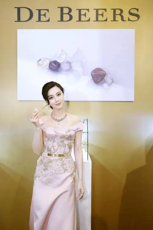 范冰冰 出席debeers戴比尔斯钻石珠宝于北京举办的品牌动态发布会