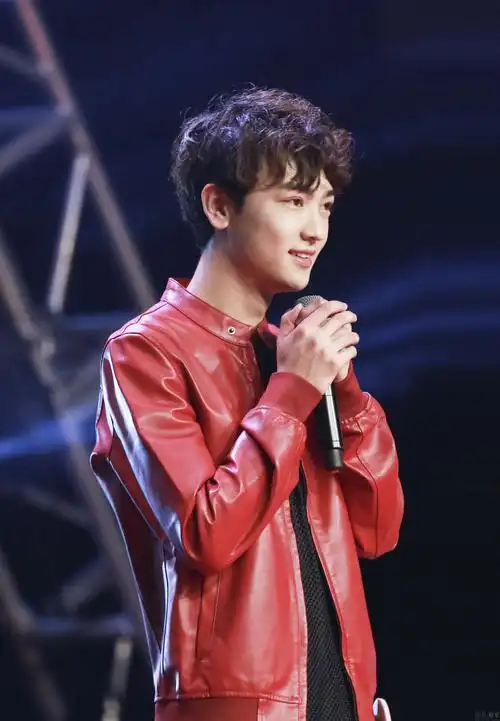 杨梓鑫唱《破晓》