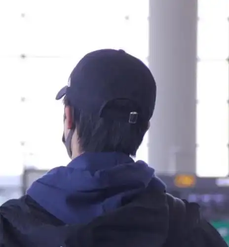 四张王一博背影混入一个宋威龙真爱粉一脸懵宋茜也分不清