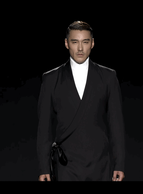 #胡兵一口气走完一场秀##胡兵走秀不喘气#