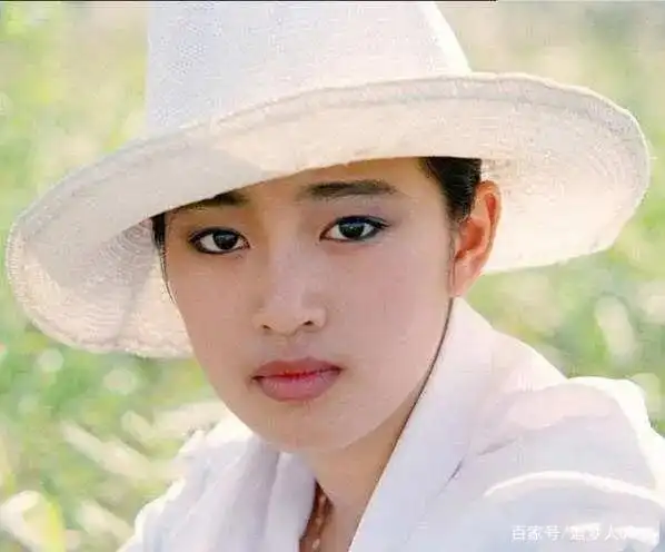 年轻时的巩俐有多美?果静林描述第一次见到巩俐:惊为天人!