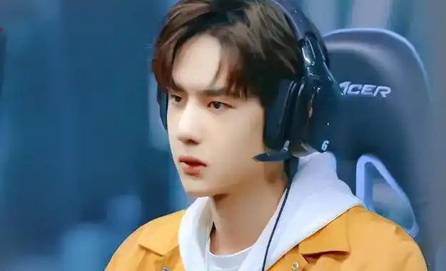 不要再替王一博感到遗憾了事实上他已走上男演员的另一条大道