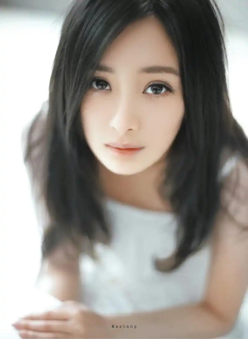 第一张清纯可爱,第二张邻家女孩,第三张优雅知性!你们喜欢哪种状态?