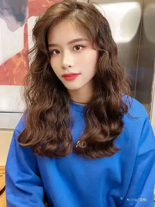 年底烫发就选"法式蛋蛋烫",减龄显气质_发型_短发_脸型