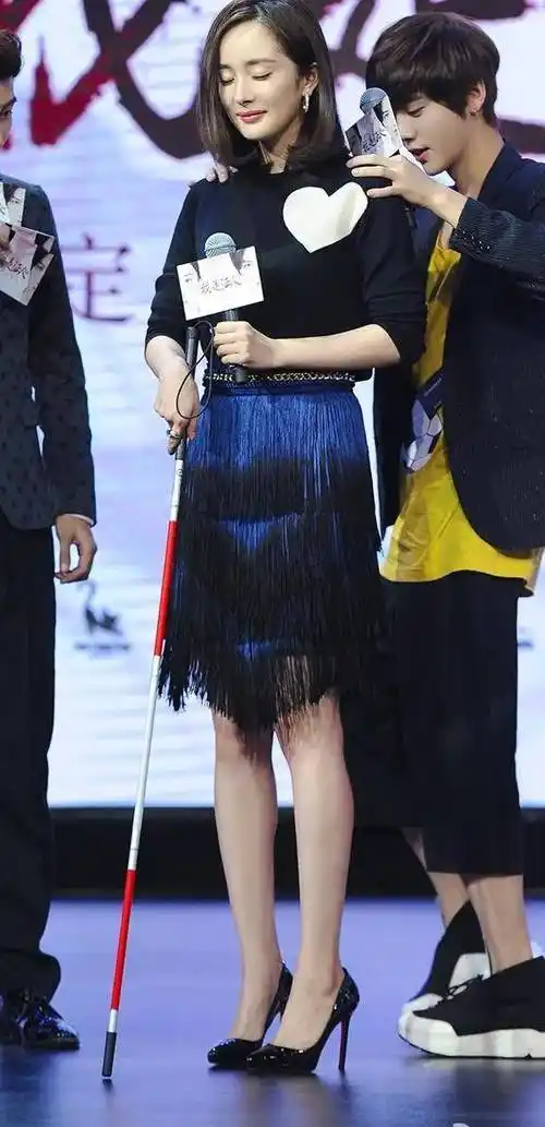 美女明星杨幂的尖头高跟鞋