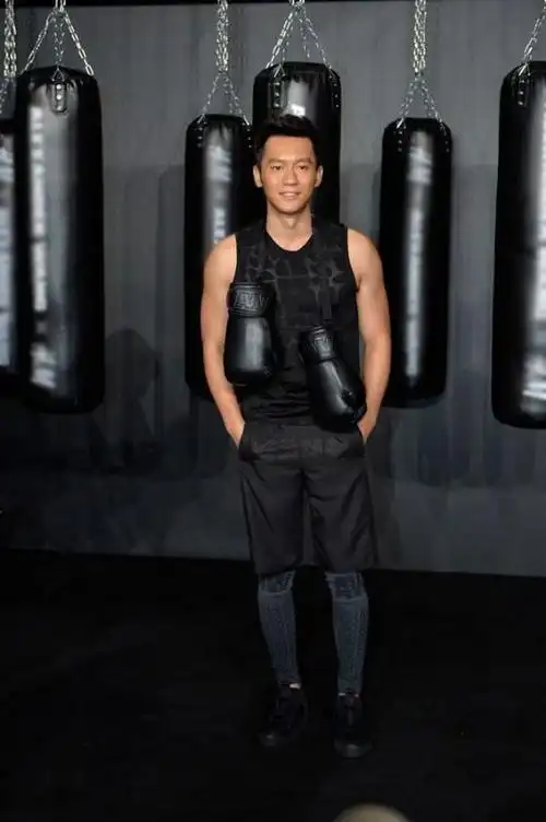 肌肉男:性感肌肉男明星李晨高清写真-小虾米