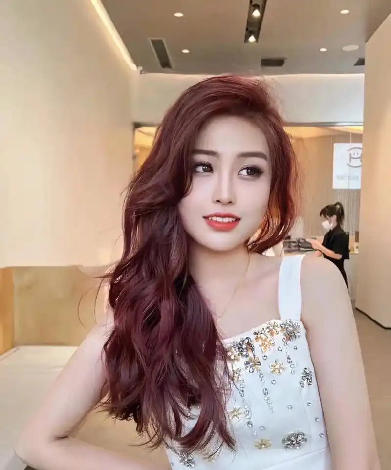 不用漂的焦糖红棕色.#附近哪里做头发好 #高级感显白发色推荐 - 抖音