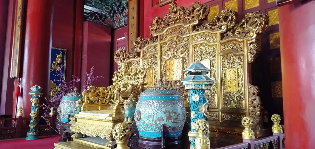 皇帝宝座,又称龙椅.